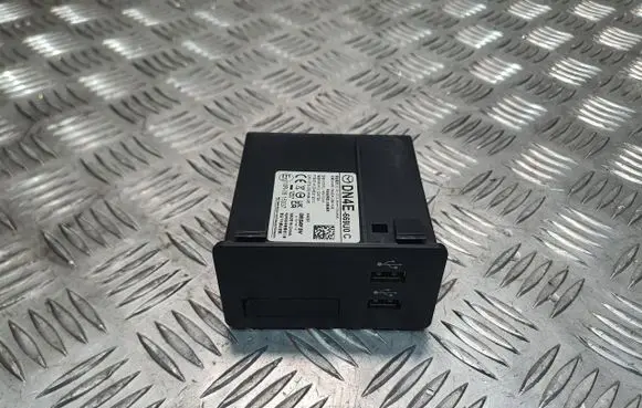 Mazda 3 USB socket connector DN4E-669U0C