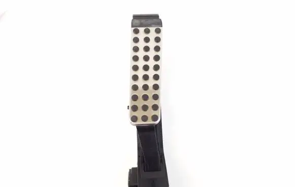Accelerator throttle pedal