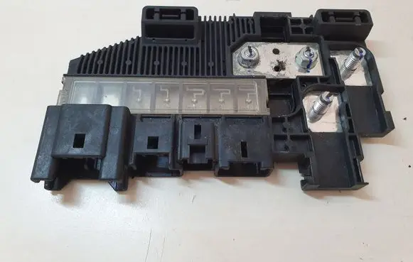 Suzuki Grand Vitara II Fuse module