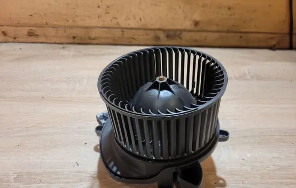 Ford Mustang VI Heater fan/blower FR3B19846A