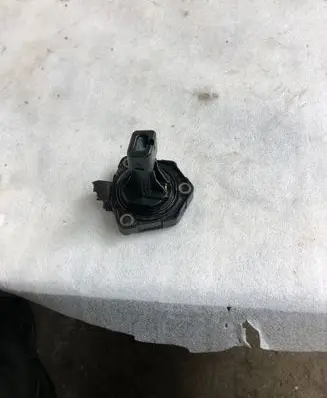 Volkswagen Tiguan Oil level sensor 04l907660c