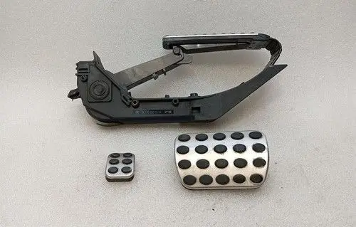 Mercedes-Benz S W220 Accelerator throttle pedal A2203000304