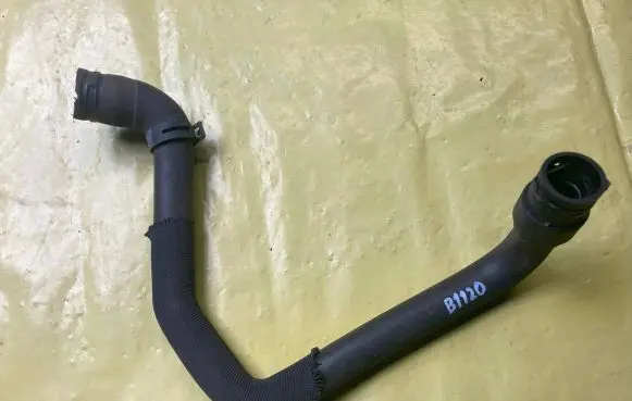 Mercedes-Benz B W245 Engine coolant pipe/hose A1698301696