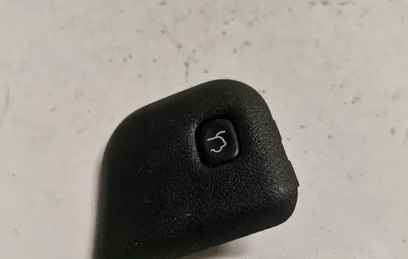 Tailgate opening switch