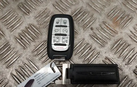 Chrysler Pacifica Ignition key/card 68217832AC