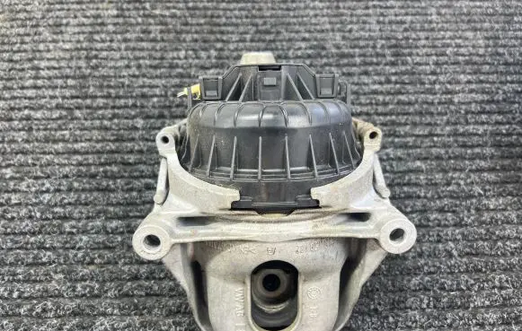 Audi Q5 SQ5 Engine mount bracket 782215153182