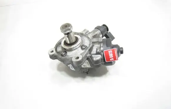 Volkswagen PASSAT B7 Fuel injection high pressure pump 03L130755L 03220611 0445010526