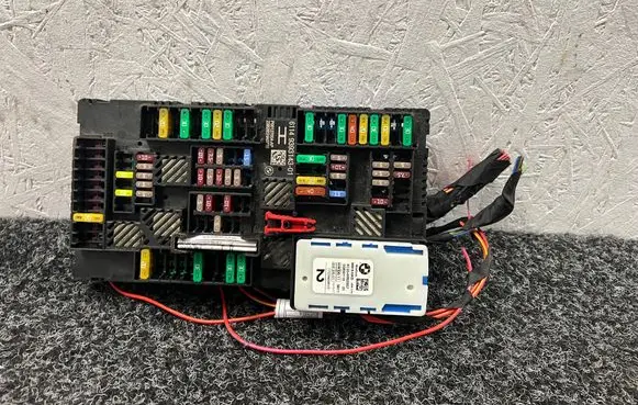 BMW 5 G30 G31 Fuse module 9393143 61149393143