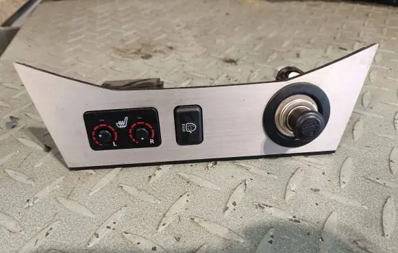 Lexus RX 330 - 350 - 400H Cigarette lighter front 