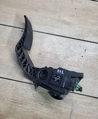 Mercedes-Benz B W246 W242 Accelerator throttle pedal A246300 1804