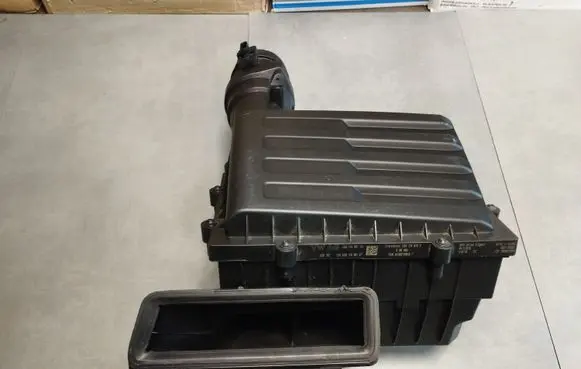 Air filter box