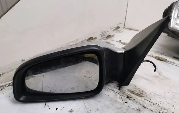 Opel Astra H Front door electric wing mirror E1010806