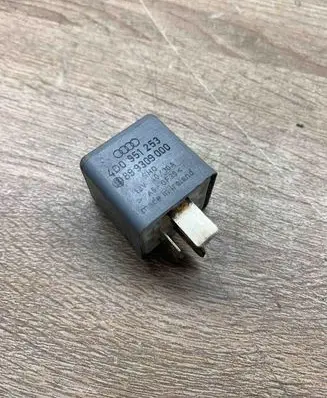 Volkswagen PASSAT B5.5 Other relay 4D0951253