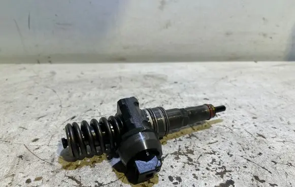 Skoda Octavia Mk2 (1Z) Fuel injector 038130073AG