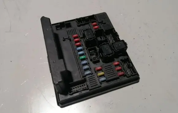 Nissan Qashqai Fuse module 284B7JD00B