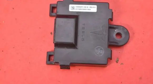Tesla Model S Engine control unit/module ECU 1069651-00-D