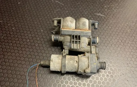 BMW 5 E39 Coolant heater control valve 8374994 1147412135