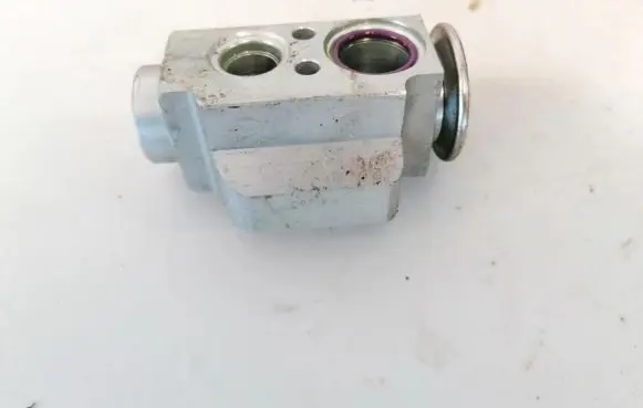 Audi Q7 4L Air conditioning (A/C) expansion valve 4l0820712