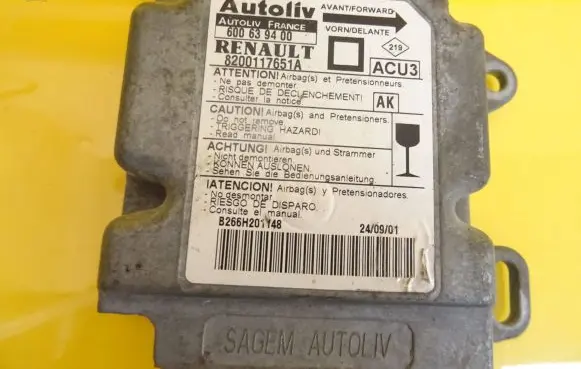 Renault Megane I Airbag control unit/module 8200117651A