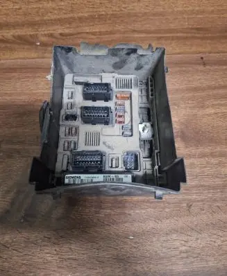 Peugeot Partner Fuse box set T118470003