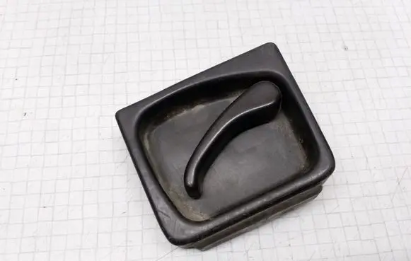 Loading door interior handle