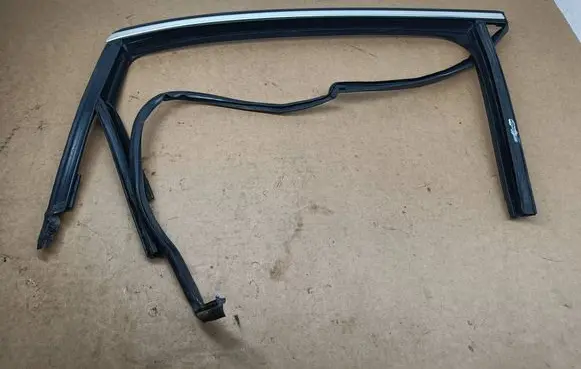 Volkswagen PASSAT B7 USA Rear door glass trim molding 561839432A
