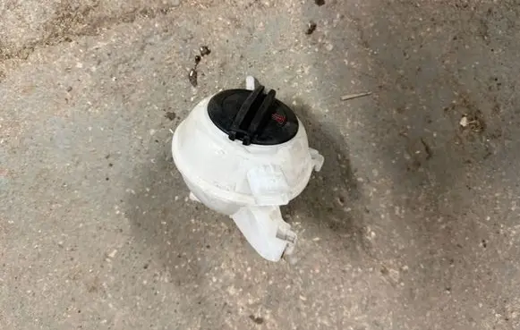 Volkswagen e-Golf Coolant expansion tank/reservoir 1S0121407E