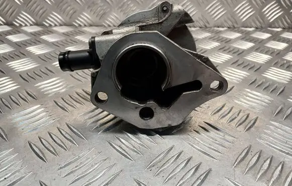 Nissan Qashqai Vacuum pump 8200577807