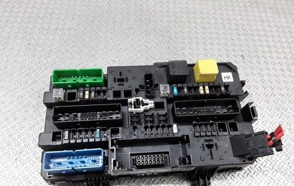 Opel Astra H Fuse box set 13206762