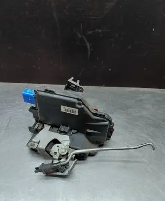 Audi A8 S8 D3 4E Rear door lock 4E0839015