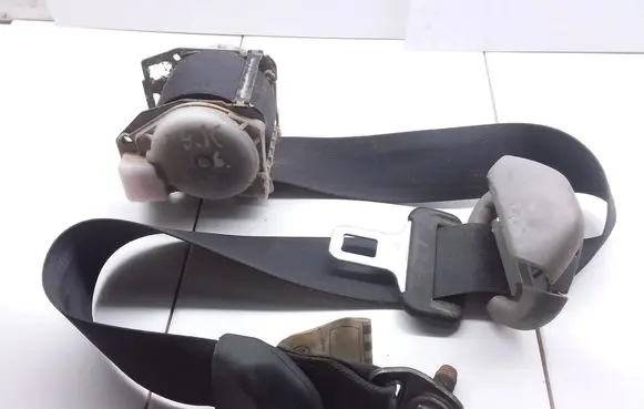 Toyota Avensis Verso Rear seatbelt E40431040