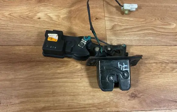 Hyundai Coupe Tailgate/trunk/boot lock/catch/latch 81230