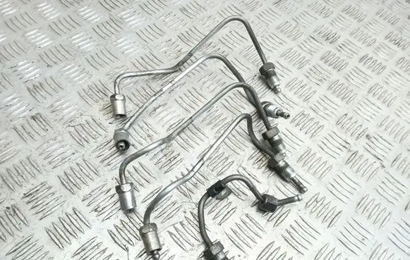 Toyota Avensis Verso Fuel injector supply line/pipe 
