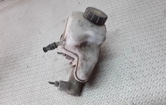 Master brake cylinder