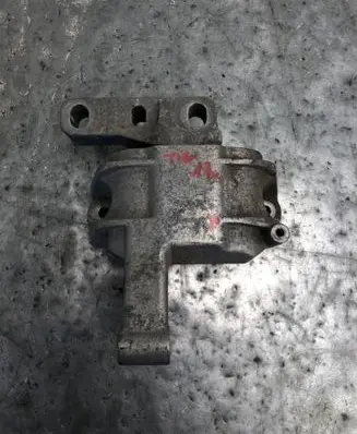 Volkswagen Tiguan Engine mount bracket 5N0199262P