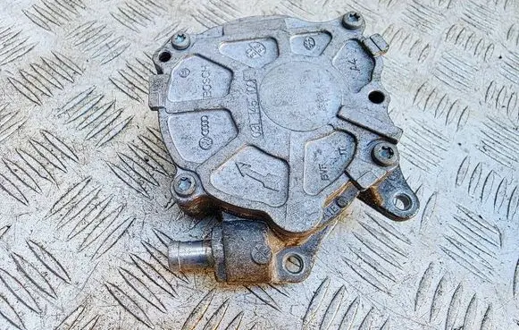Audi A4 S4 B8 8K Vacuum pump 03L145100F