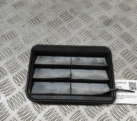 Quarter panel pressure vent