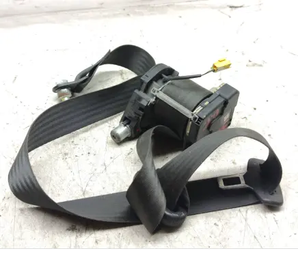 Iveco Daily 35.8 - 9 Front seatbelt 33021173 09377A