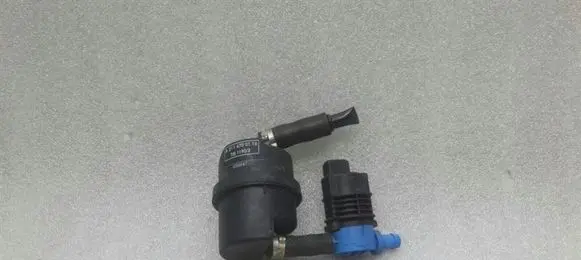 Mercedes-Benz CLS C219 Turbo solenoid valve A0004703693