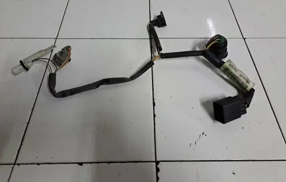 Volvo V70 Headlight/headlamp wiring loom/harness 30763548