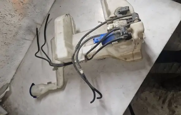 Citroen C5 Windshield washer fluid reservoir/tank 9683488180