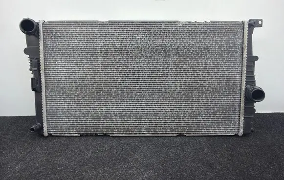 BMW 4 F32 F33 Coolant radiator 7600523 15272311