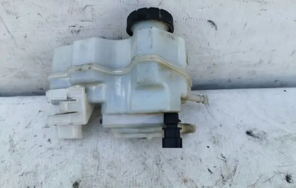 Opel Meriva B Brake fluid reservoir 