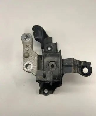 Toyota Yaris XP210 Engine mount bracket