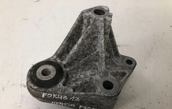 Ford Focus Engine mounting bracket