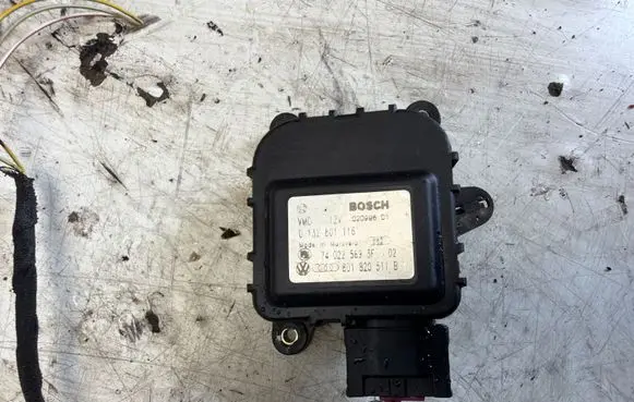 Audi A4 S4 B5 8D Air flap motor/actuator 8D1820511B