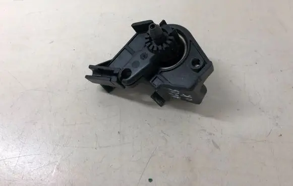 Engine bonnet (hood) release handle