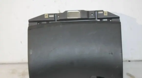Volvo V70 Glove box 8650374 3865