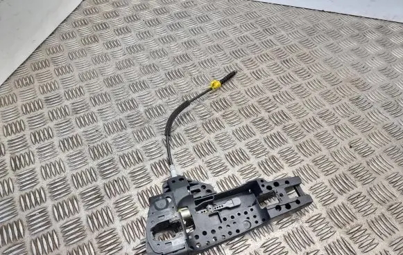 Rear door exterior handle/bracket