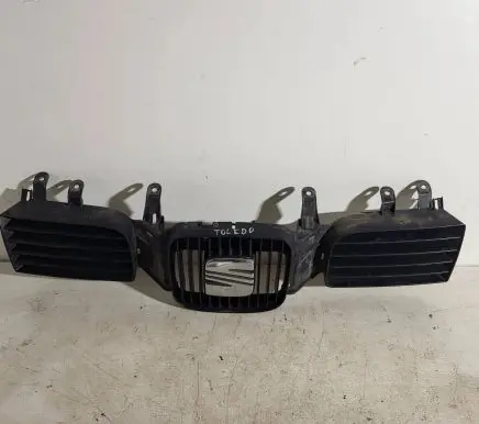 Seat Toledo II (1M) Front bumper upper radiator grill 1M0853651F